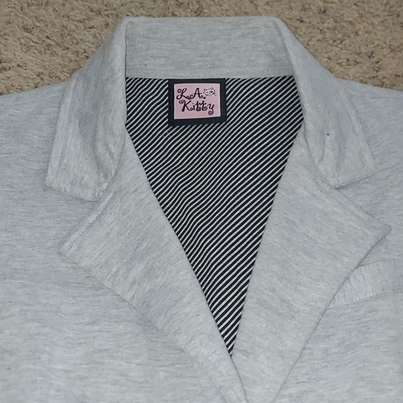 Blazer - Picture 3 of 5